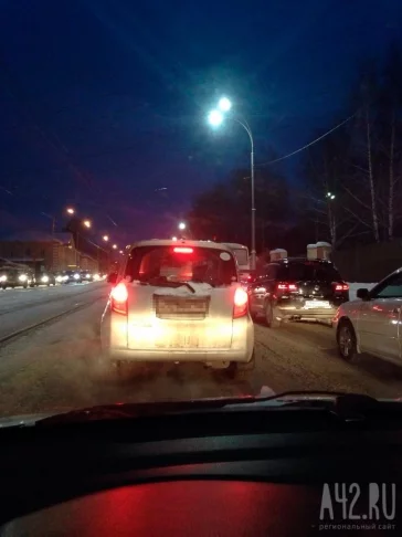 Фото: Половина кемеровчан опоздала на работу из-за многокилометровых пробок в городе 3