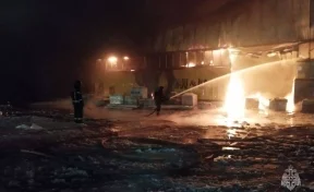 В Московской области загорелся склад на площади 4 320 квадратных метров