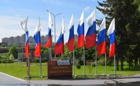 В Кемерове в преддверии Дня шахтёра улицы украсили 1 724 флага