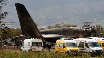 Фото: СМИ: количество жертв авиакатастрофы в Алжире превысило 250 человек 1