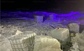 На федеральной трассе под Красноярском обнаружили тысячи литров соляной кислоты