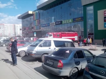 Фото: В Кемерове эвакуировали торговый центр  «Радуга» 1