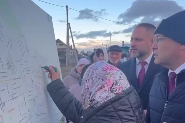 Губернатор Кузбасса встретился с жителями подтопленных домов