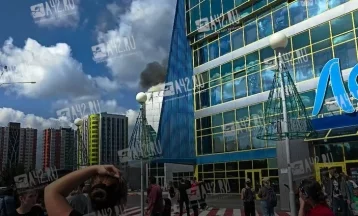 Фото: Губернатор Кузбасса выехал к горящему ТРЦ «Лапландия» в Кемерове 1