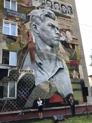 Фото: В Кемерове торжественно открыли граффити-портрет Сергея Тюленина 1