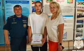 «Были отрезаны от выхода»: 17-летний кузбассовец спас двух человек из горящего дома