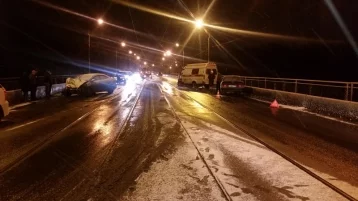 Фото: В Новокузнецке произошло тройное ДТП со скорой — пострадали пять человек 1