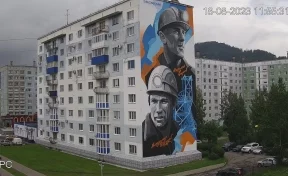 За созданием монументального граффити с шахтёрами в Междуреченске можно следить онлайн