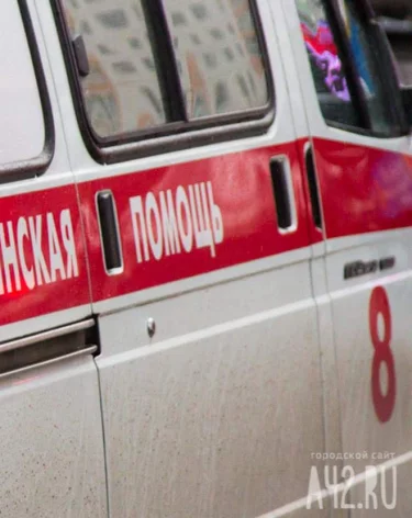 Легковушка и машина скорой столкнулись на кемеровском перекрётске