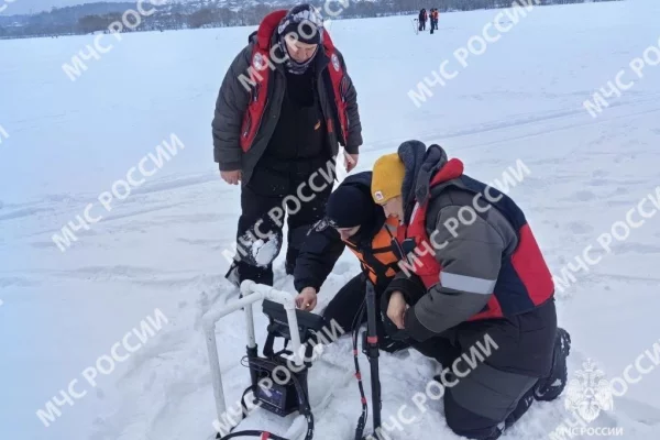 В Брянске при поисках провалившихся под лёд мальчиков пробурили 2 500 лунок