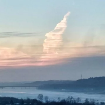 Фото: Синоптики объяснили происхождение необычных облаков в Кузбассе 1