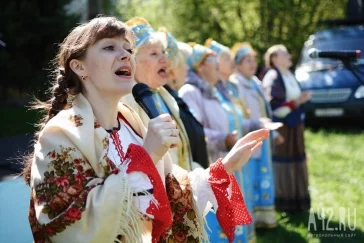 Фото: Подарки городу: в Кемерове стартовала акция «Сиреневая столица» 4