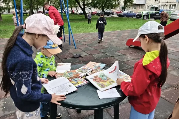 В Кемерове начали работу летние читальные залы под открытым небом