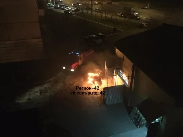 Фото: В Кемерове из-за поджога едва не сгорели несколько автомобилей 3