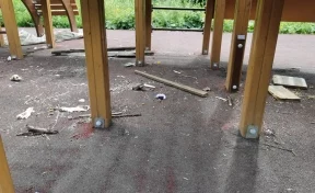 Неизвестные вандалы разгромили детскую игровую площадку в кузбасском городе