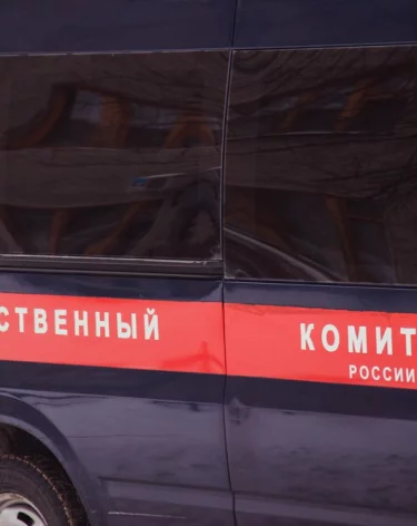 В Мурманской области возбудили дело после того, как женщину унесло течением во время айс-флоатинга