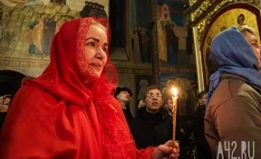 Христос воскрес из мёртвых. Пасхальное богослужение в Знаменском соборе Кемерова