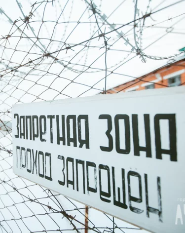 На Урале на въезде в ИК задержали грузовик с оружием, гранатой и тактическим снаряжением