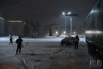 Фото: В Кемерове возле Парка Ангелов произошло серьёзное ДТП с такси 2