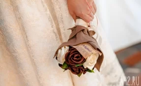 «Хочу замуж!»: Кристина Асмус удивила фанатов фотографией в фате и с букетом невесты