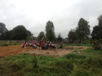 Фото: СМИ: на кладбищах с тайно похороненными десантниками появились новые могилы  1