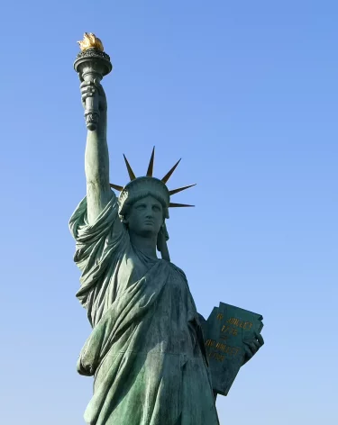 США намерены ввести запрет на въезд гражданам более 30 стран