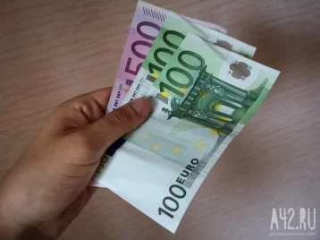 Фото: Купюры номиналом 100 и 200 евро оснастили улучшенной защитой от подделок 1