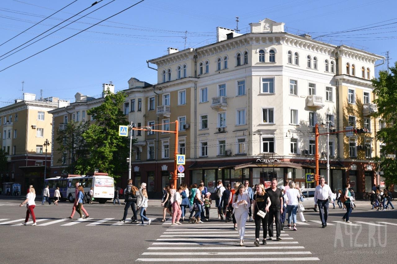 В центре Кемерова разрушается дом