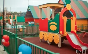 В Кузбассе годовалый ребёнок провалился в дыру на детской площадке