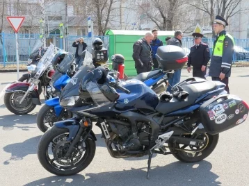 Фото: В Кузбассе байкеры напомнили школьникам о безопасности на дорогах 1