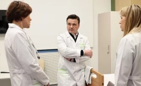 Губернатор Воробьёв навестил в больнице школьницу из Котельников, которую избила толпа сверстниц