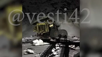 Фото: На кузбасском разрезе БелАЗ сорвался с 15-метровой высоты: водитель погиб 1