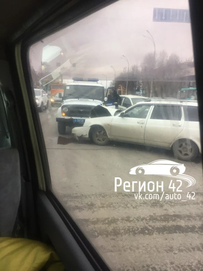 Фото: На Кузнецком проспекте в Кемерове произошло серьёзное ДТП: есть пострадавшие 5