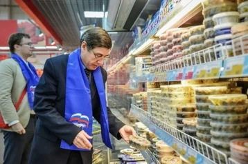 Фото: Депутаты нашли в кемеровской «Ленте» просроченные продукты 1