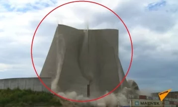Фото: Взрыв башни атомной электростанции попал на видео 1