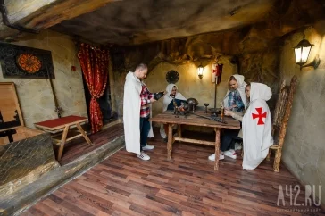 Фото: Древний замок, загадочная хижина, зловещий хостел: необычные квесты Кемерова 6