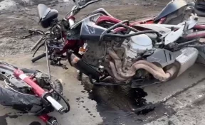 Такси жёстко столкнулось с мотоциклом в Кузбассе: есть пострадавший
