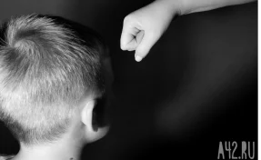 В Новокузнецке 22-летняя мать почти полгода избивала 3-летнего сына