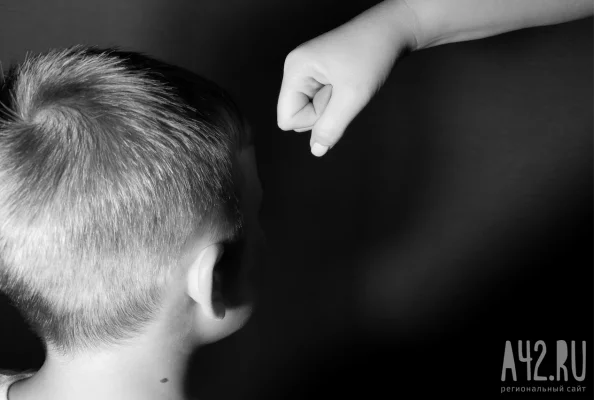 В Новокузнецке 22-летняя мать почти полгода избивала 3-летнего сына