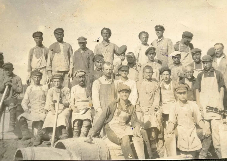 Финские и русские строители