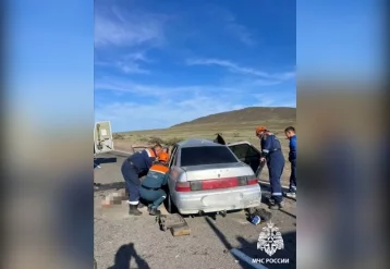 Фото: Два человека погибли при лобовом столкновении автомобилей на трассе в Тыве 1
