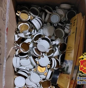 Фото: Двое кузбассовцев продавали фальшивые моторные масла под видом мировых брендов  2