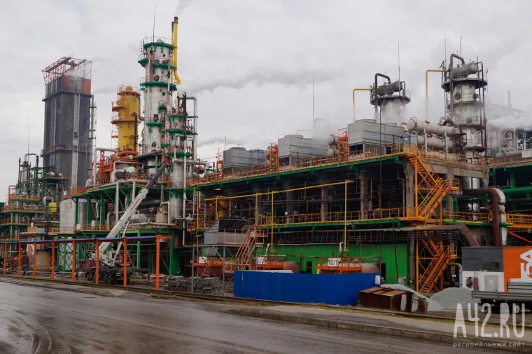 Фото: Сера, сажа, аммиак: сотни тонн фильтруют, тысячи летят на город. Что кемеровские заводы делают с воздухом в режиме «чёрного неба» 4