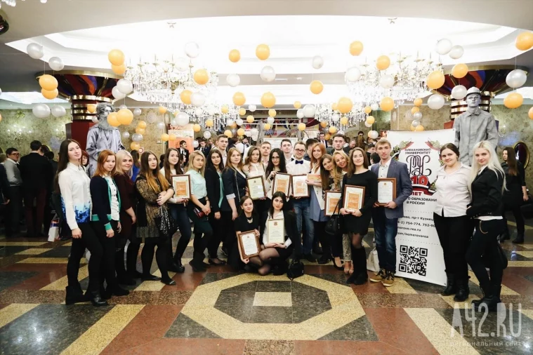 Фото: Пятак на удачу: в Кемерове наградили лучших студентов области 32