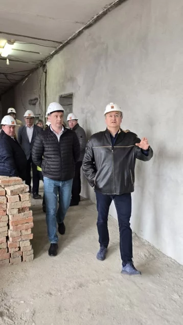 Фото: Андрей Панов: в Кузбассе подрядчик отстаёт на 100 дней при ремонте школы 4