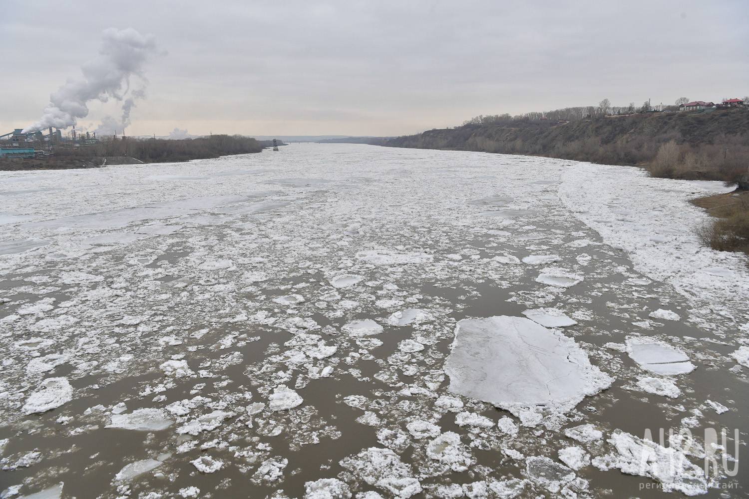В МЧС Кузбасса перечислили опасные места для выхода на лёд