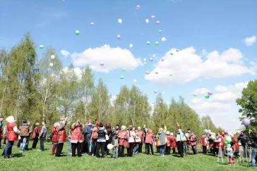 Фото: Подарки городу: в Кемерове стартовала акция «Сиреневая столица» 5