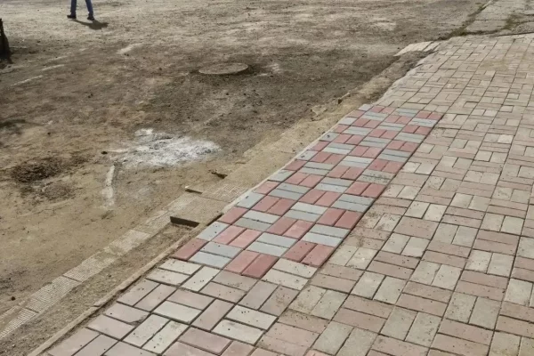 В Кемерове восстановили тротуар на Московском проспекте после жалоб жителей