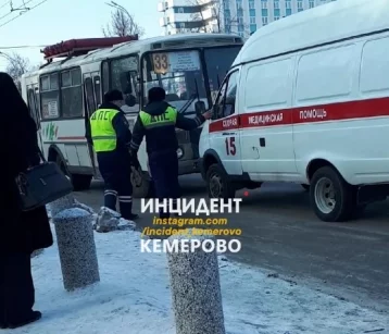 Фото: В Кемерове маршрутка сбила ребёнка 1