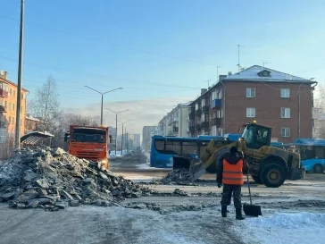 Фото: В Новокузнецке после прокурорского вмешательства почистили от снега дворы и дороги 1